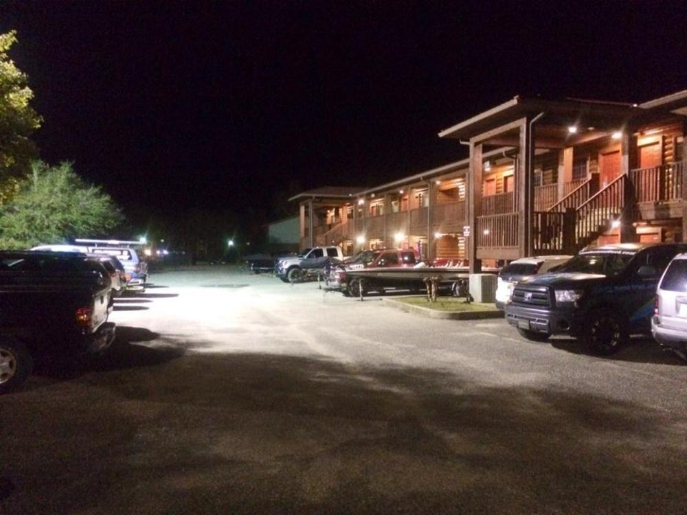 Log Cabin Inn Bay Minette Экстерьер фото