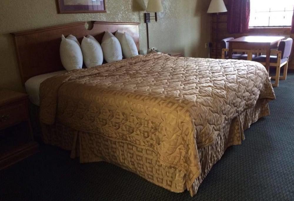 Log Cabin Inn Bay Minette Экстерьер фото